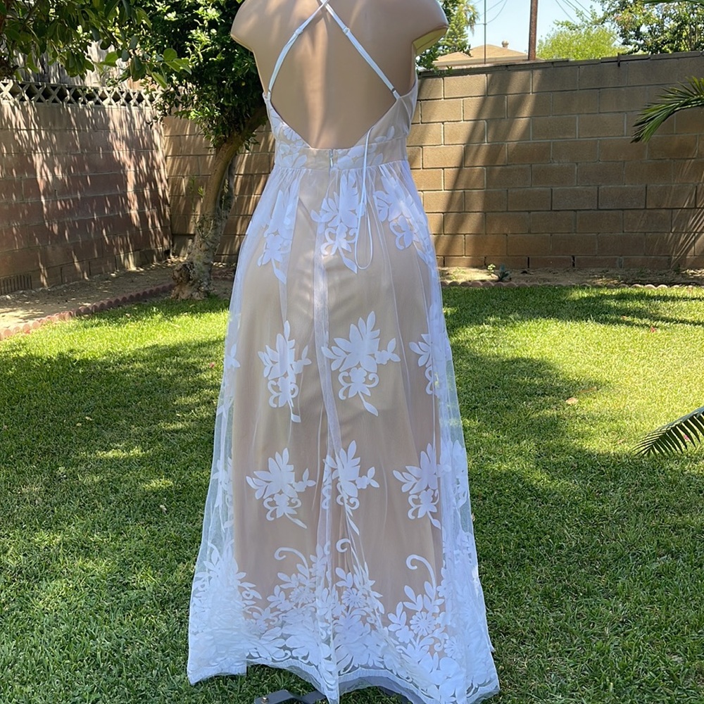 LilyFul Lace white Floral Overlay V-Neck Maxi sz MEDIUM womens Dress - Picture 8 of 16